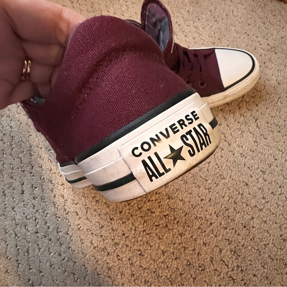 Woman’s converse sneakers - Picture 3 of 8